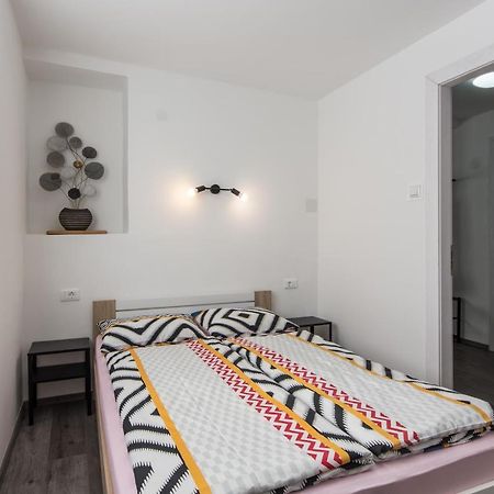 Apartment Retiro Pula Bagian luar foto