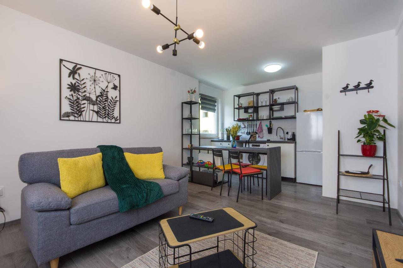 Apartment Retiro Pula Bagian luar foto