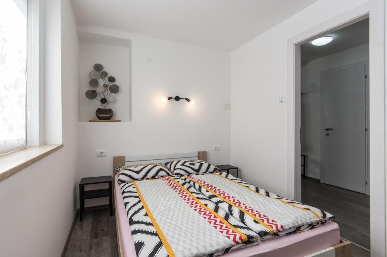 Apartment Retiro Pula Bagian luar foto